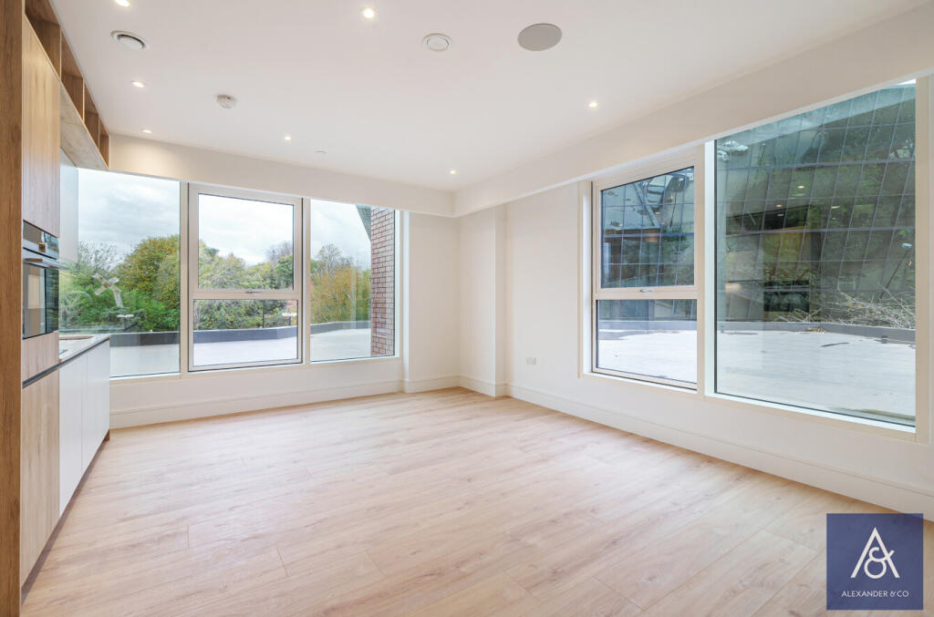 Apartment in Hemel Hempstead - View 3