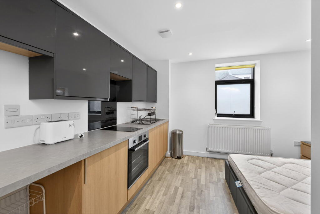 Apartment in Plymouth - View 3
