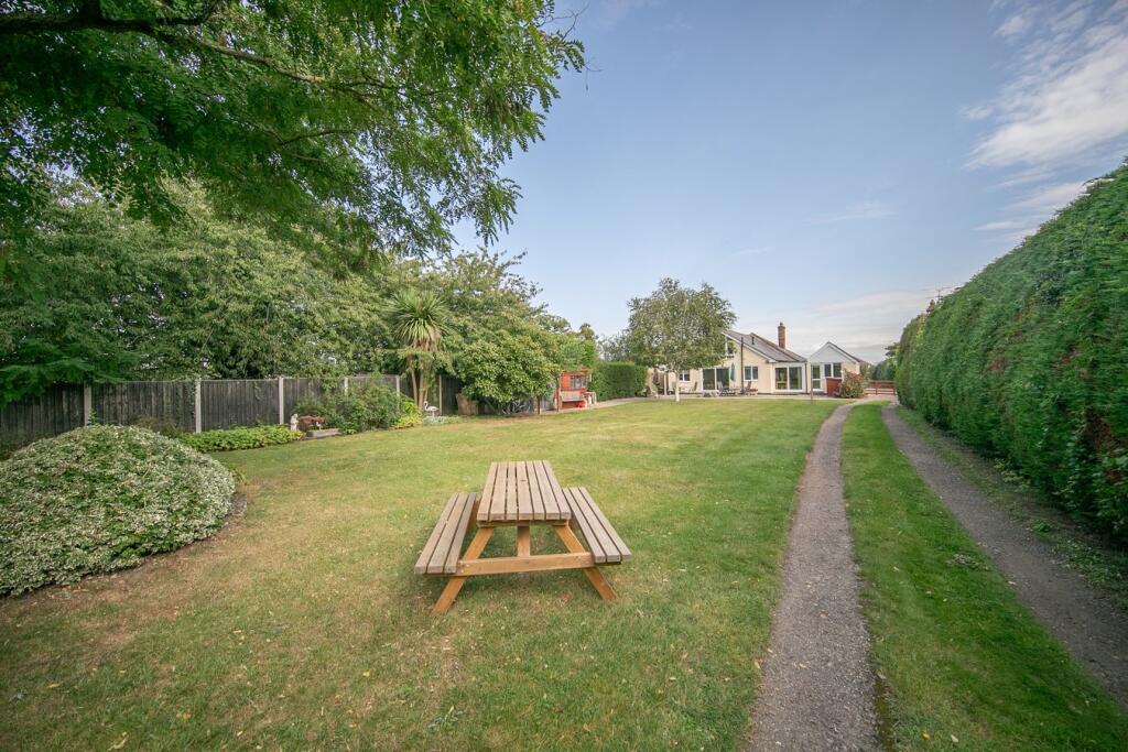 Colchester Main Road, Alresford, Colchester, CO7 photo 2