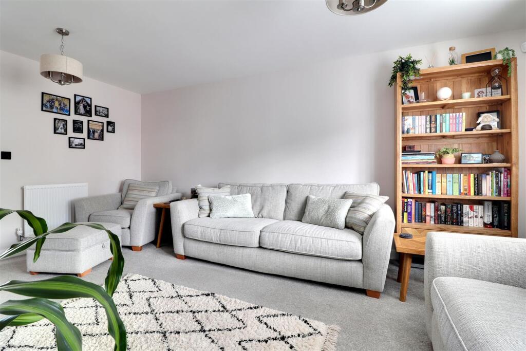 House in Gloucester - View 5