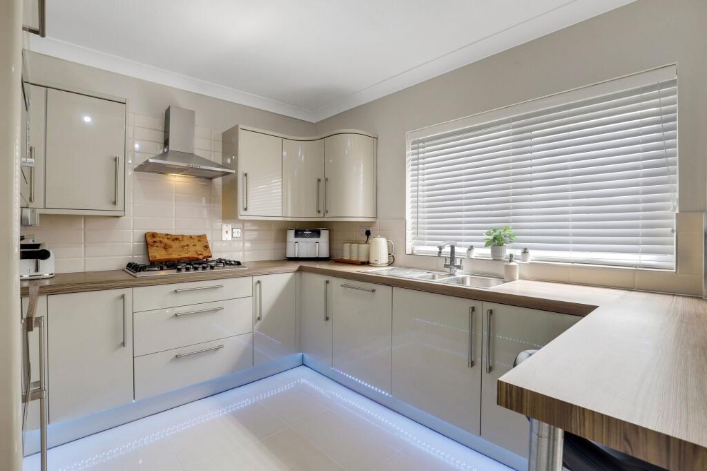 House in Nottingham, Beechdale - View 4