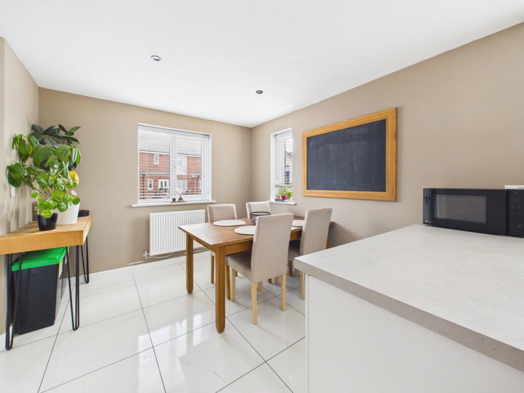 House in Gloucester - View 5