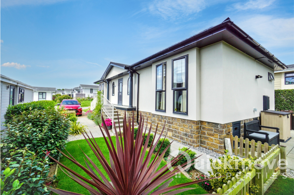 2-bed caravan on Newquay, Cornwall, TR8, £235,000