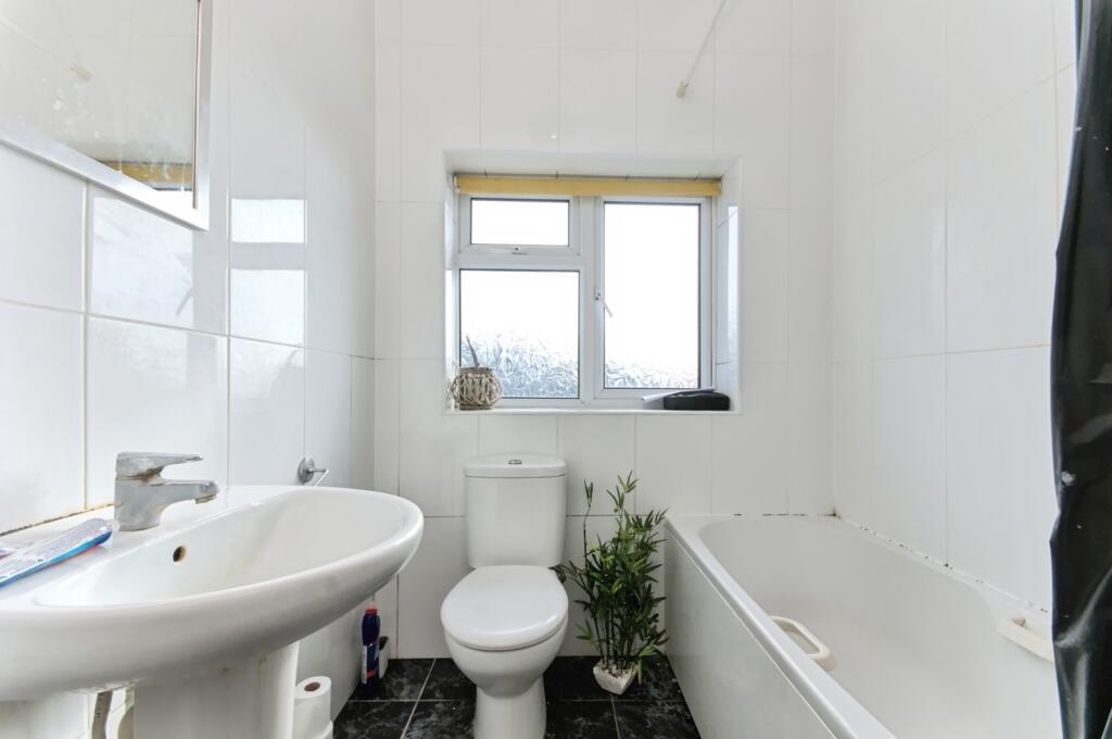 Apartment in Eastbourne, East Sussex - More