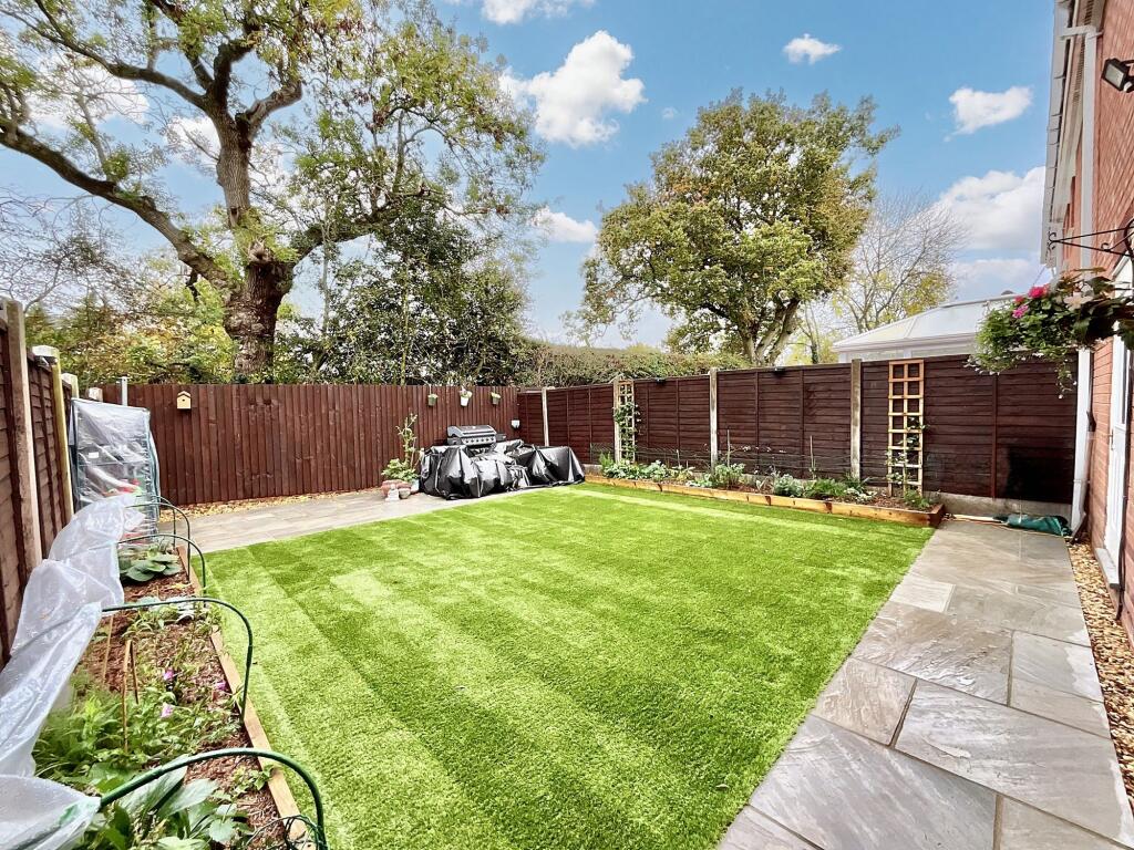 Arundel Drive, Cheadle, ST10 photo 4
