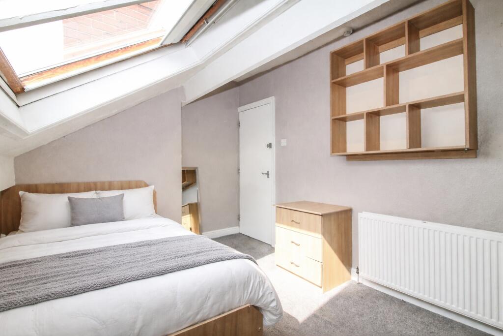 6 bedroom terraced house for rent