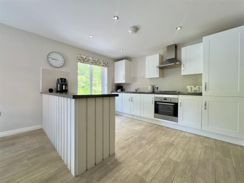 Dawn Close, Wollaston, Stourbridge photo 4