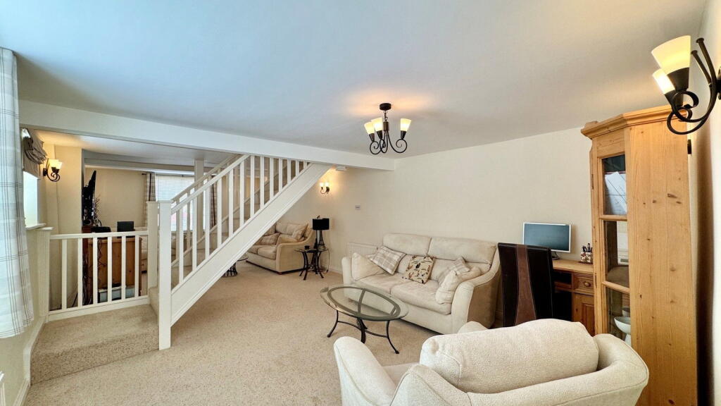 Prancing Horse Close, Thatcham, RG18 4JU - More