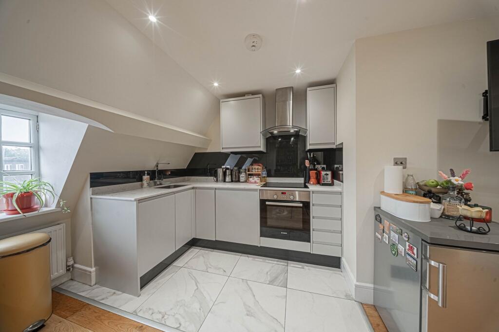 Apartment in Redhill - View 5