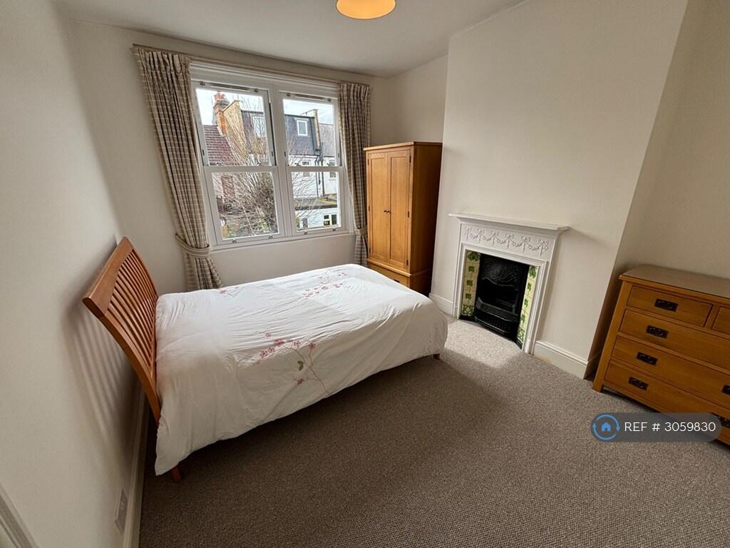House in London, Upper Tooting, Furzedown - View 4