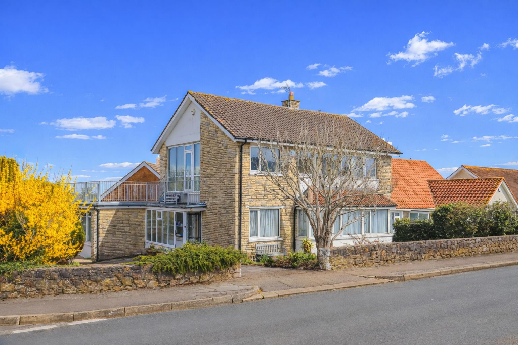 Main image of property: Min-Y-Mor, Barry
