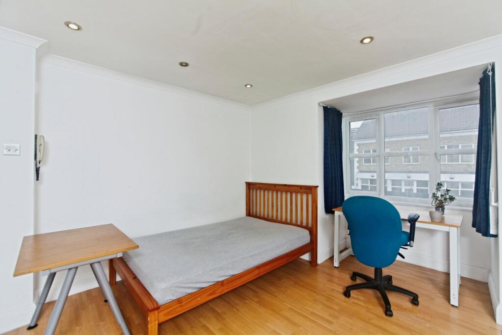 Apartment in Croydon - View 5