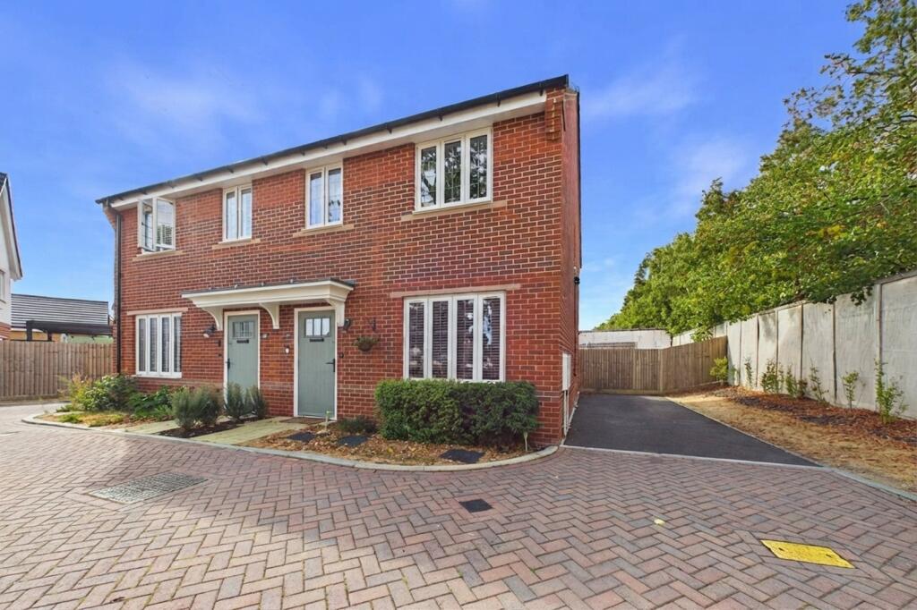 Main image of property: Pinto Close, Arborfield Green, Reading, Berkshire, RG2