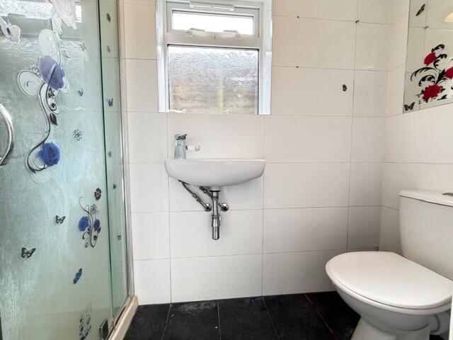 Mead Road, Edgware - View 5