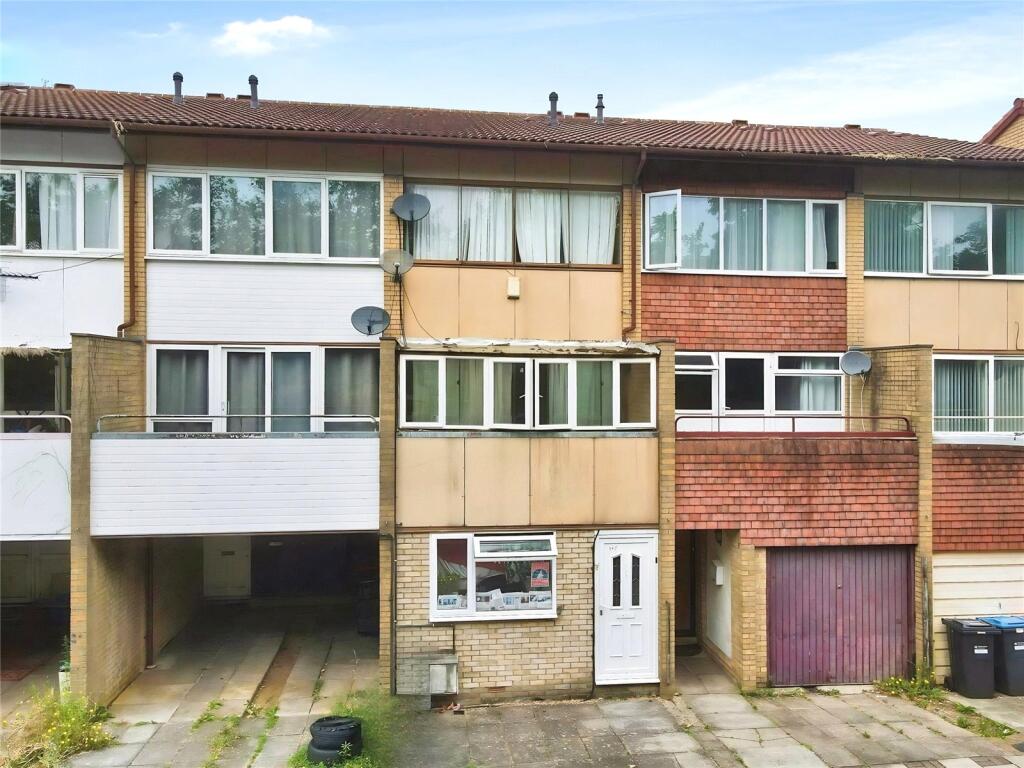 4-bed terraced on Fishermead Boulevard, Fishermead, Milton Keynes, £290,000