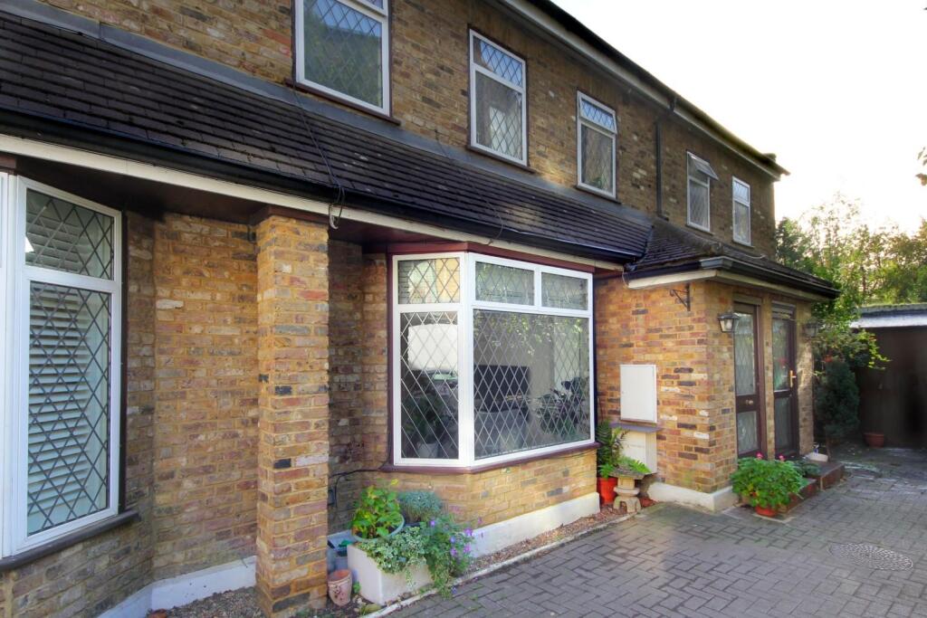 2-bed house on Spooners Mews, W3, £599,950