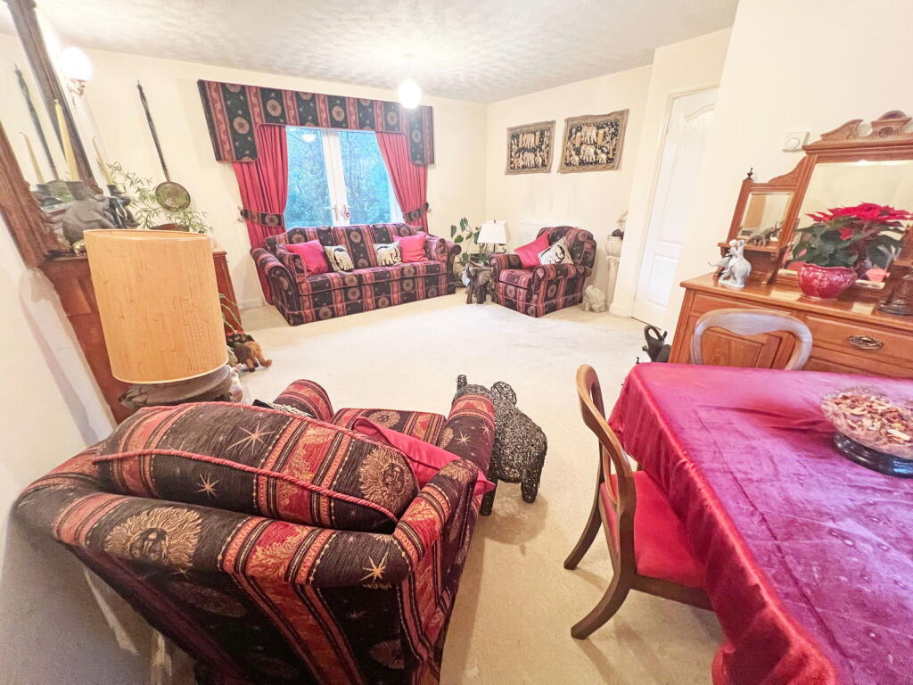 Foxglove Road, Hamilton, Leicester, Leicestershire, LE5 1TD photo 3