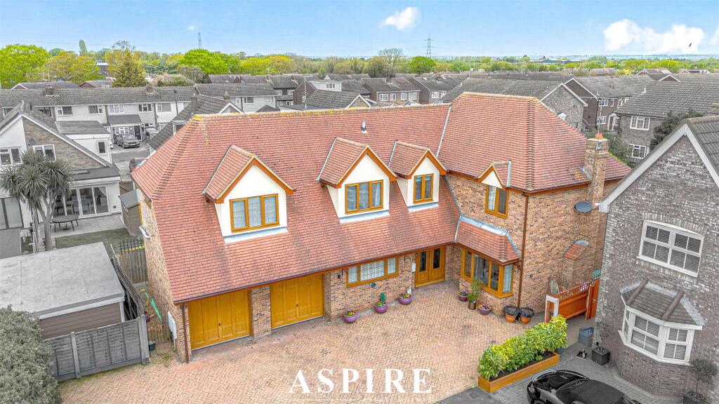 5-bed detached on Ashwood, Benfleet, £700,000