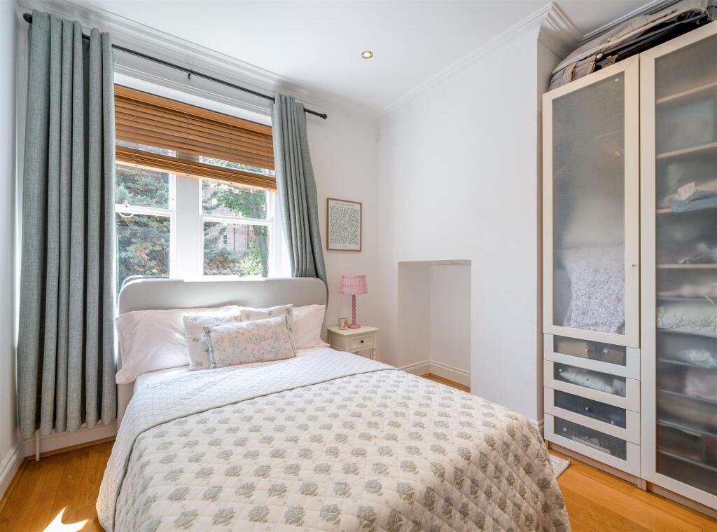 Apartment in London - More