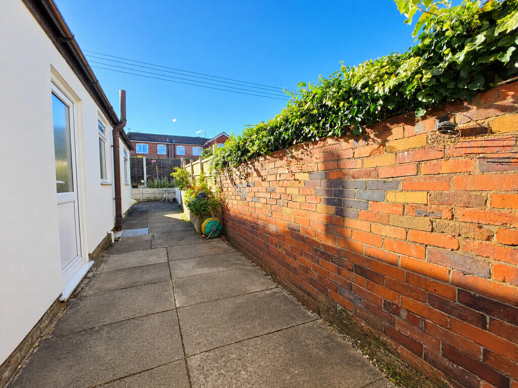 House in Newcastle-under-Lyme, Kidsgrove - View 3