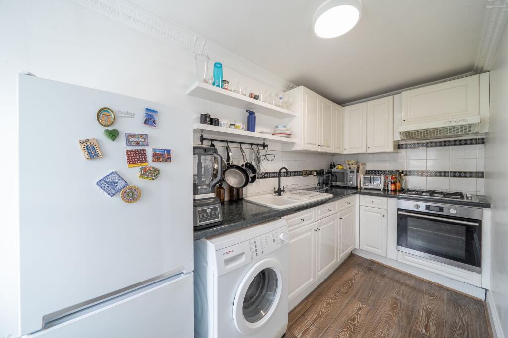 Apartment in London, Miranda Estate, Archway - View 3
