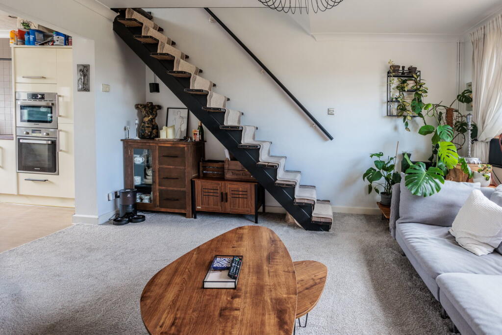 Apartment in Southend-on-Sea - View 5