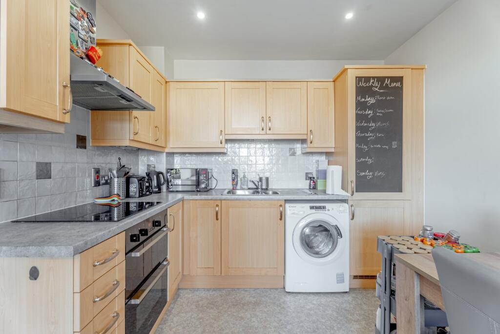 Apartment in St Albans - View 4