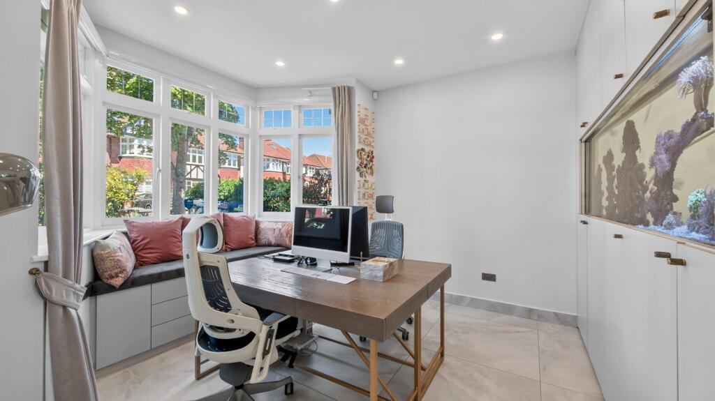 House in London - View 5