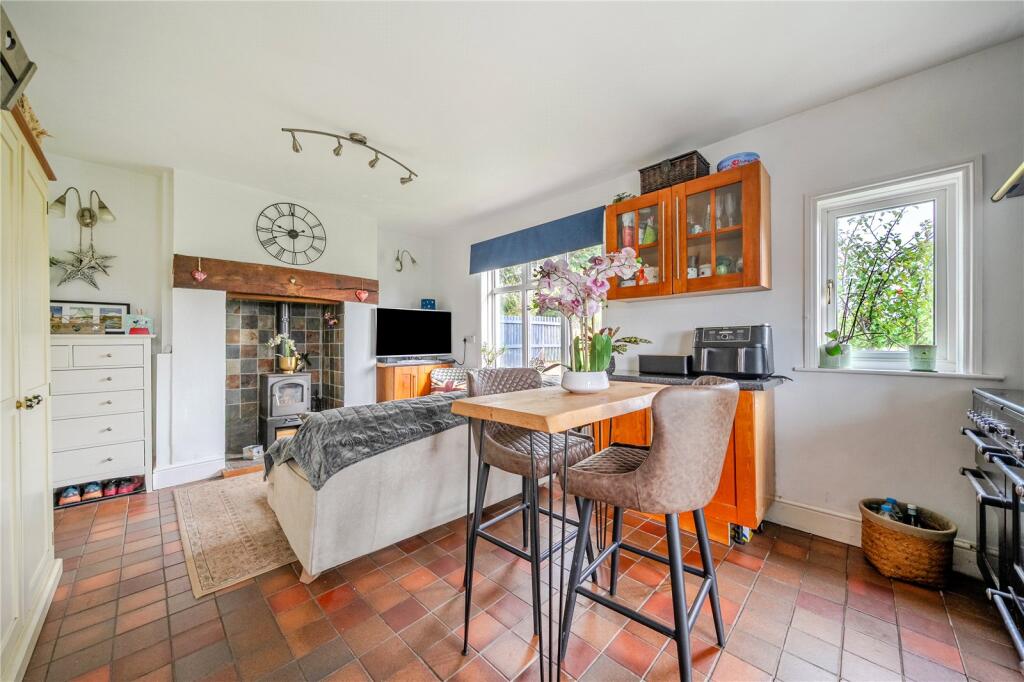 House in Newport - View 4
