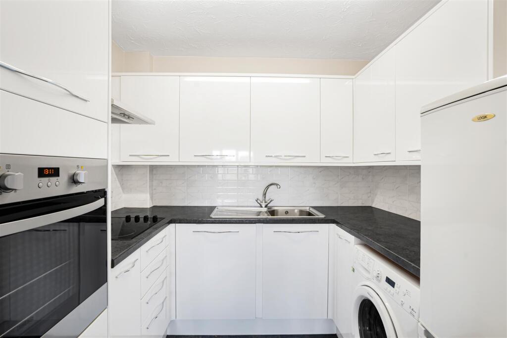 Apartment in St Albans - View 3