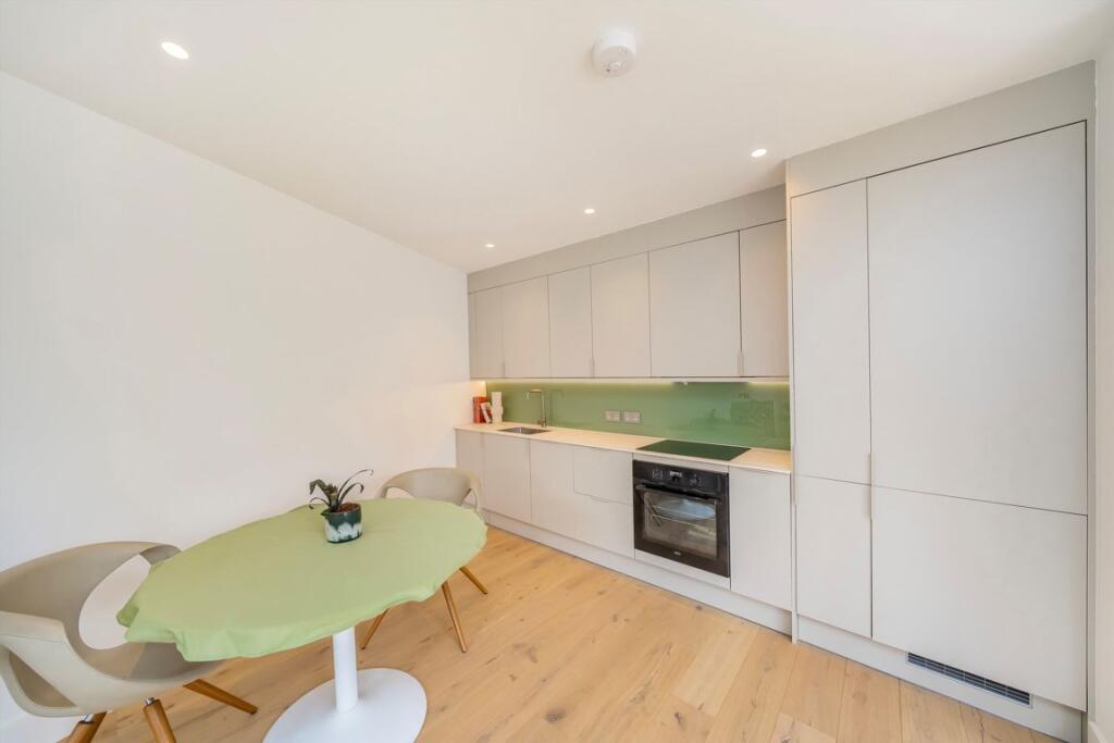 House in London - View 5