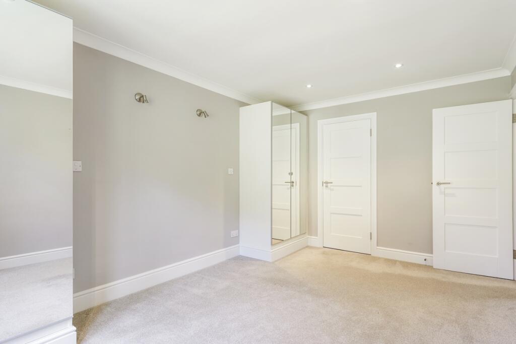 Apartment in Tonbridge - View 5