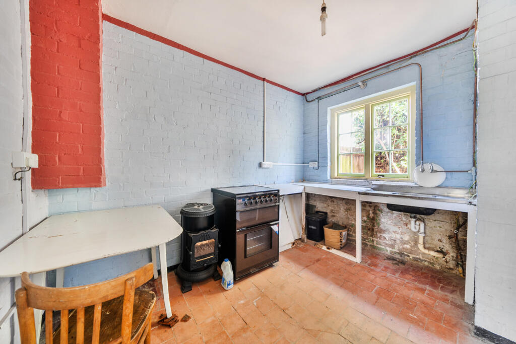 House in London, London Borough of Harrow - View 4