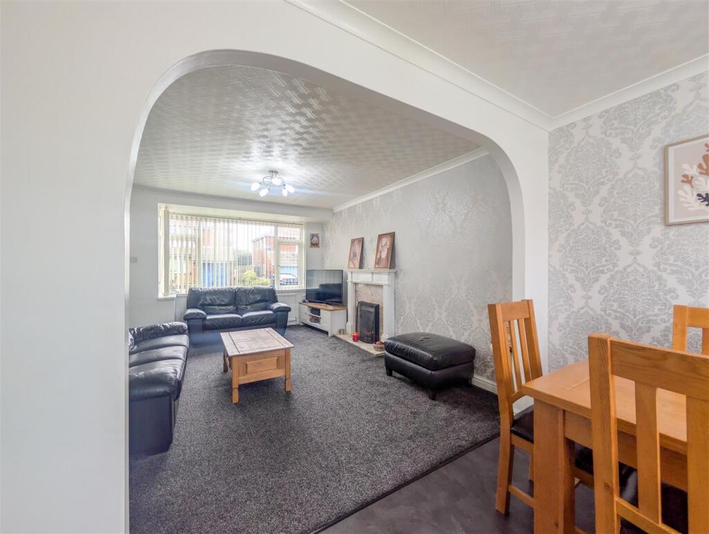 House in Huddersfield, Moldgreen - View 5