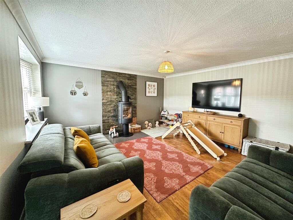 House in Darlington - More