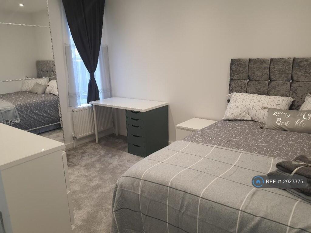 Main image of property: Thornhill Road, Luton, LU4