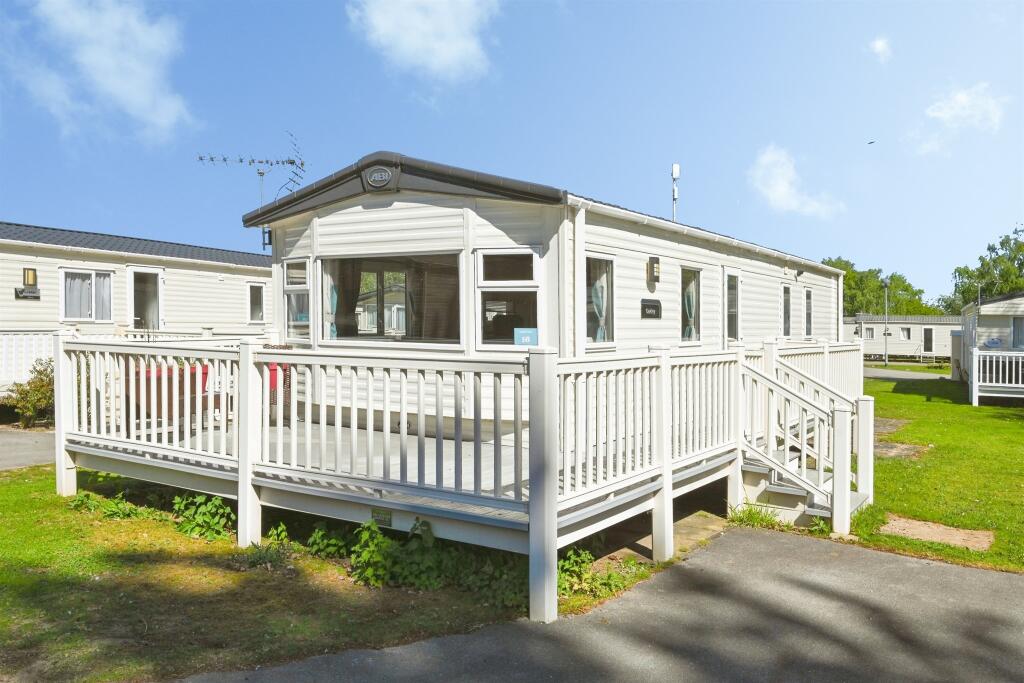 2-bed caravan on Sleaford Road, Tattershall, Lincoln, £27,500
