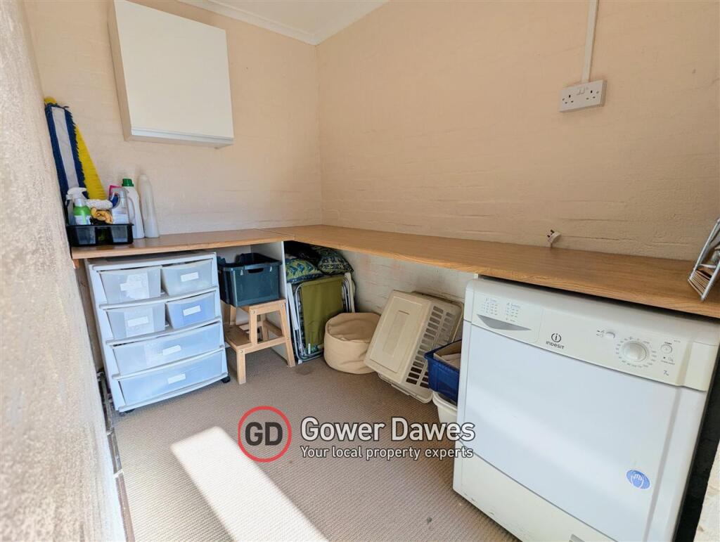 House in Chadwell St Mary, Essex - View 5