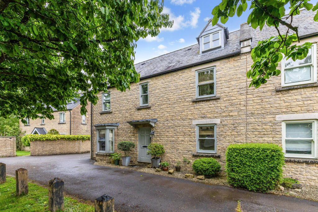 Main image of property: Tremes Close, Marshfield, SN14