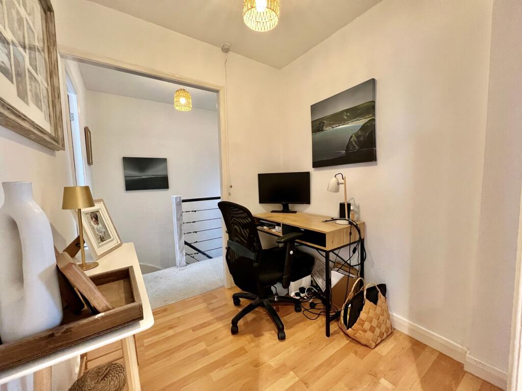 First Avenue, Grantham, NG31 - View 6