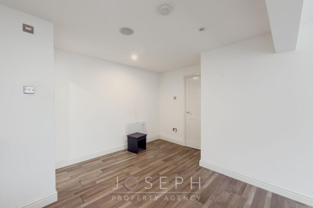 Apartment in Ipswich - View 3