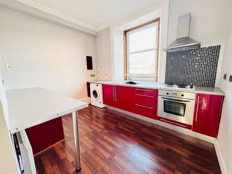 Apartment in Perth, Bridgend - View 3
