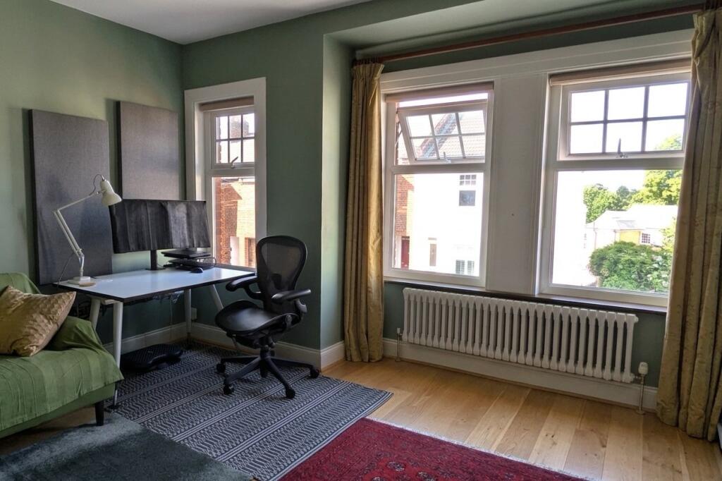Apartment in Sevenoaks, St John's - More