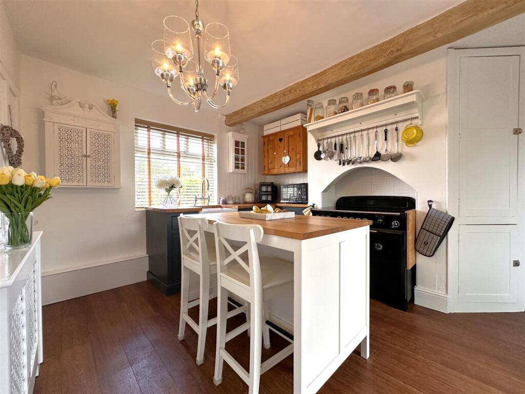 Weaver Cottage, Palmer Road, Sutton-On-Trent, Newark - View 2