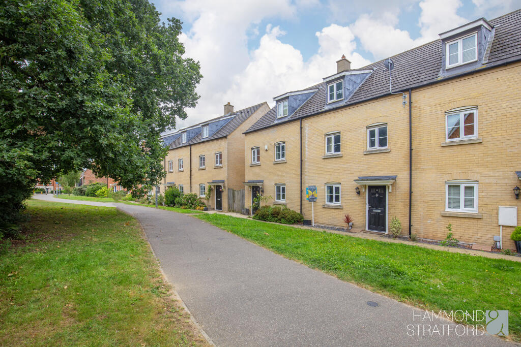 3-bed terraced on Oriole Drive, Cringleford, £290,000