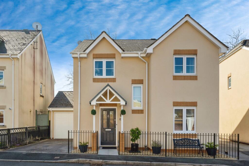 Main image of property: Ffordd Cambria, Pontarddulais, Swansea