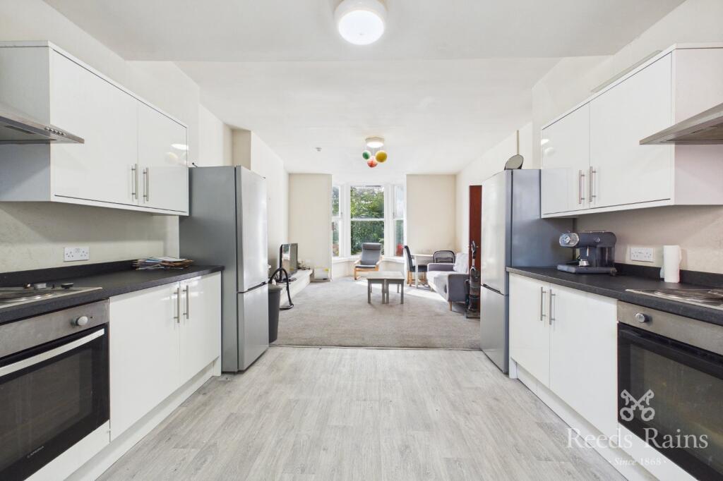 College Grove Road, Wakefield, West Yorkshire, WF1 photo 4