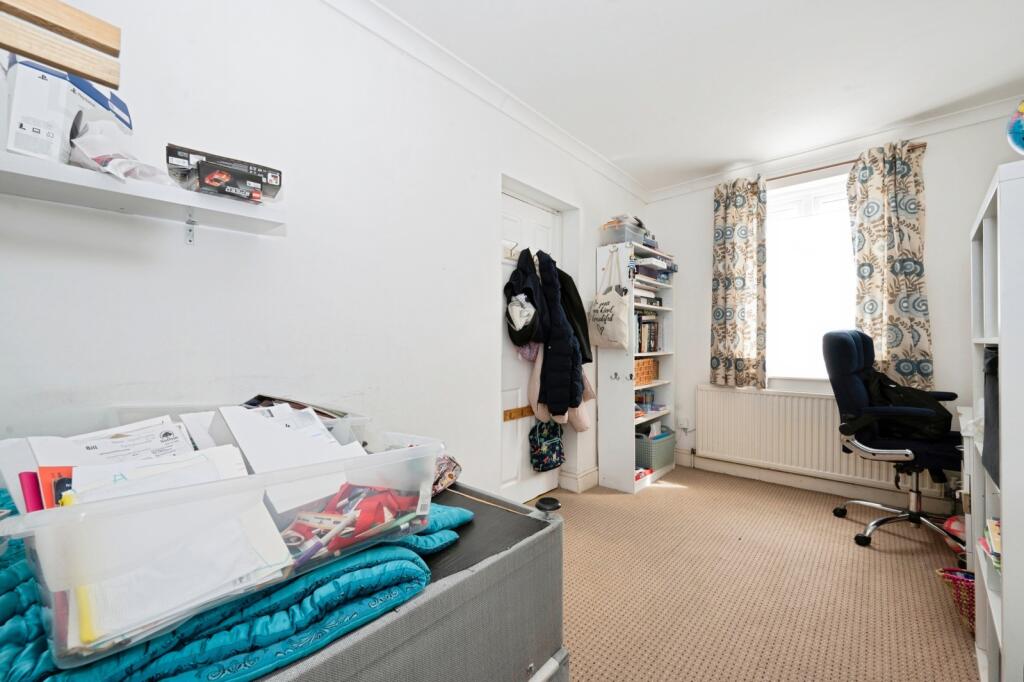 House in London, The Hamptons, Worcester Park - View 5
