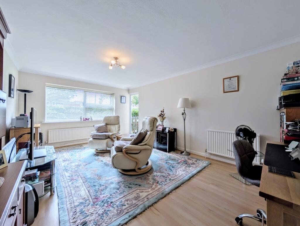 Apartment in Worthing, West Worthing - View 2