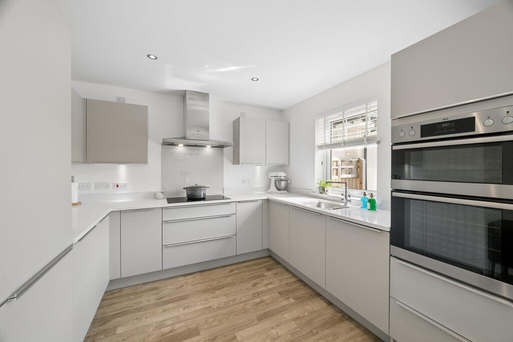House in East Calder, Calderwood - View 4